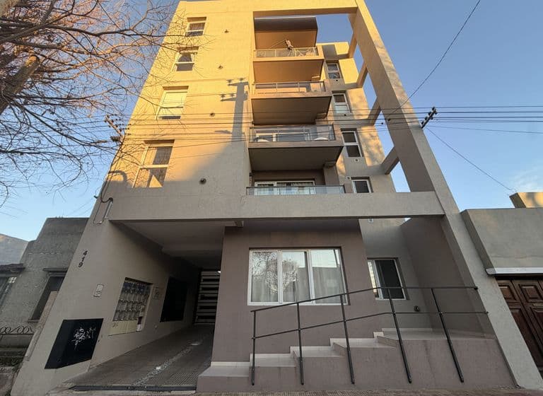 Av. Del Valle al 400